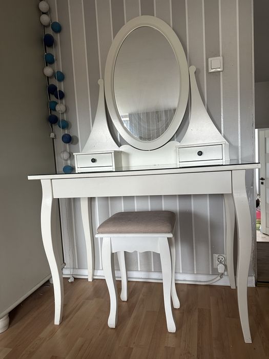 Toaletka z lustrem Ikea Hemnes