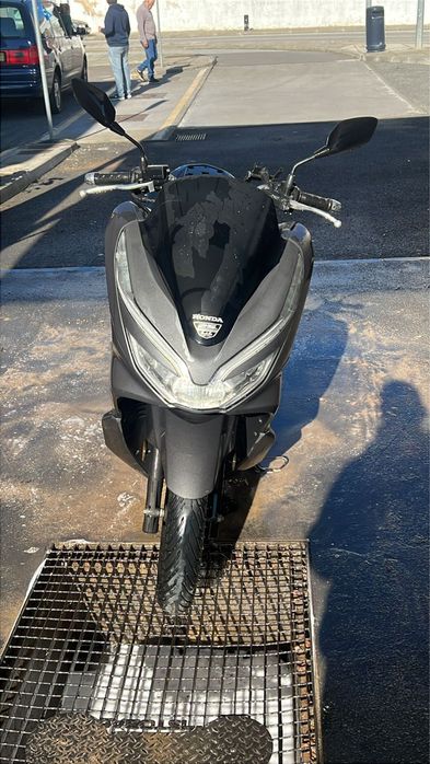 Mota nova, pneus em bom estado, óleo trocado e pastilhas novas.