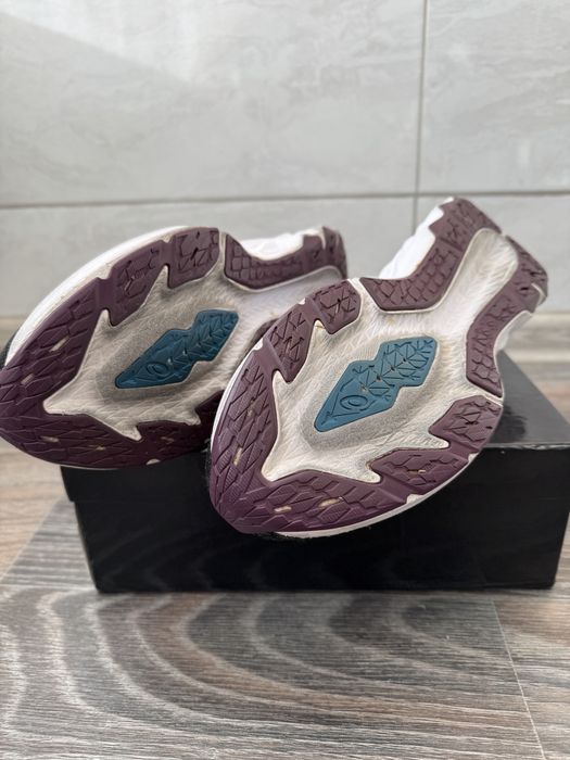 Жіночі кросівки Asics у чорному кольорі