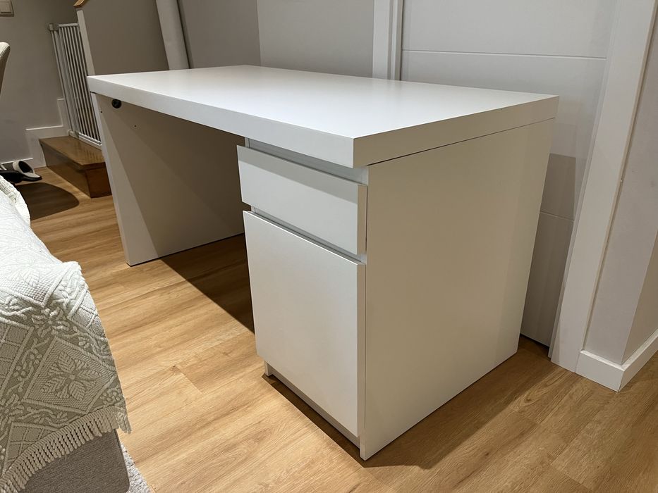 Secretária IKEA MALM