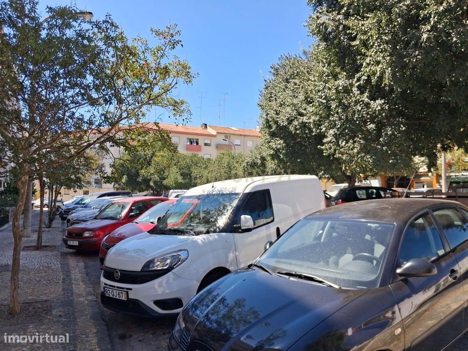 Apartamento para “ARRENDAMENTO”, de tipologia T3, com 1 WC, varanda co