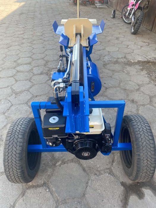 Łuparka hydrauliczna z silnikiem spalinowym