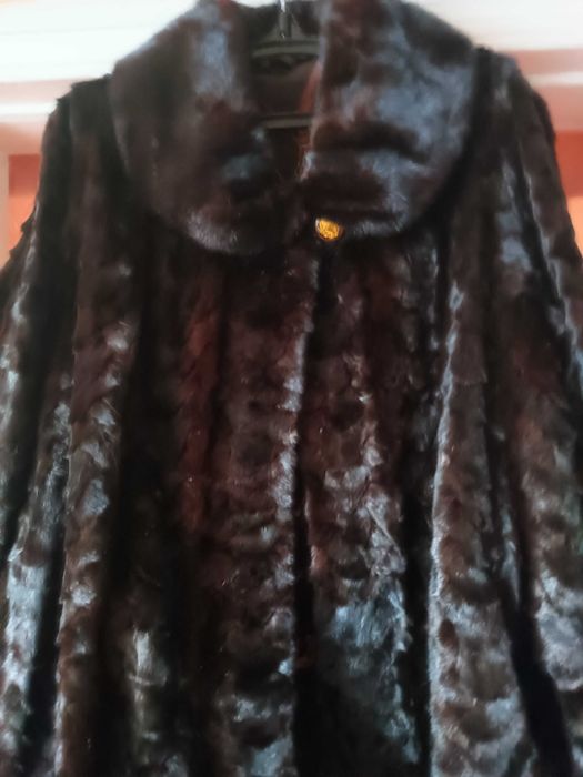 Продам норкову шубу