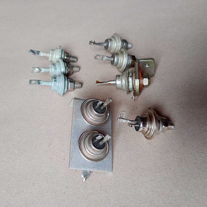 Tyrystor D242, ED242, KU202E