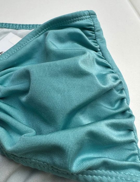 Góra Strój kąpielowy, bikini top Prettylittlething zdobienie, klamra S