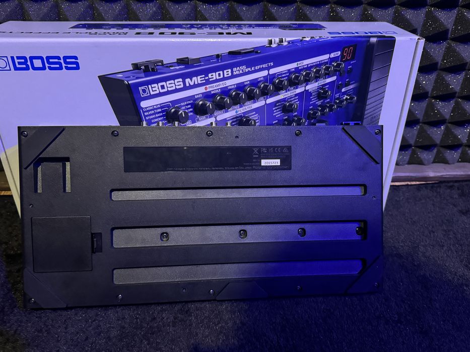 Boss ME-90B - Nowy Multiefekt Basowy z zasilaczem