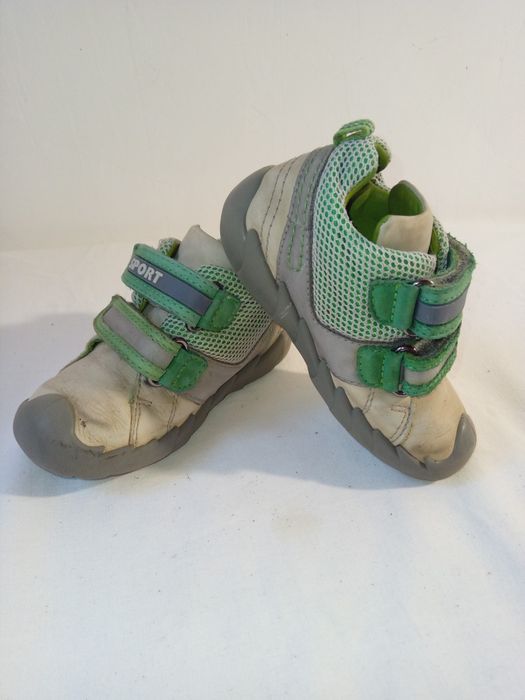 Кросівки дитячі.