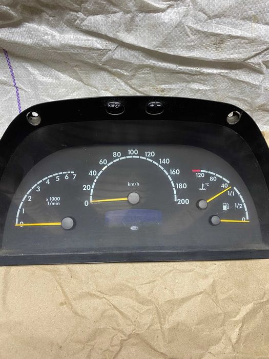 Приборная  панель Mercedes  Vito 638 2.2 cdi