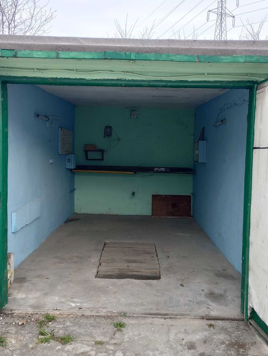 Wynajmę Garaż z Prądem i Kanałem Bytom ul.Piłkarskaa