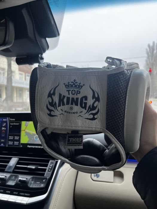 продам боксерский шлем Top king, перчатки green hill
