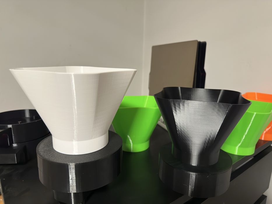 Rozrzutnik do łódki zanętowej