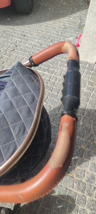 Cadeira, carrinho de bebê