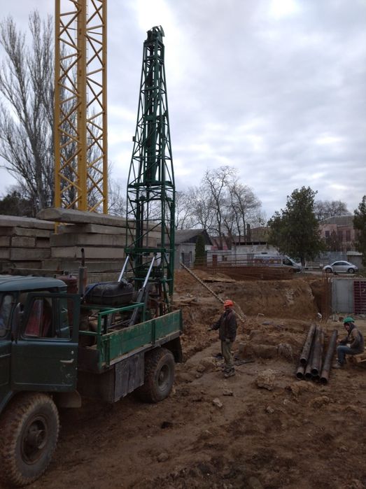 Бурение скважин.