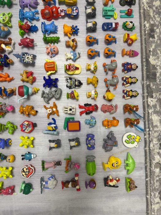 Кіндери. Багато кіндерів та деталей до них ( цілих близько 200 шт). Kinder Surprise