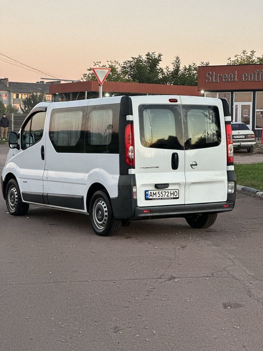 Nissan primasta пасажир