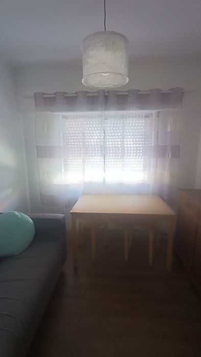 Alugo quarto individual