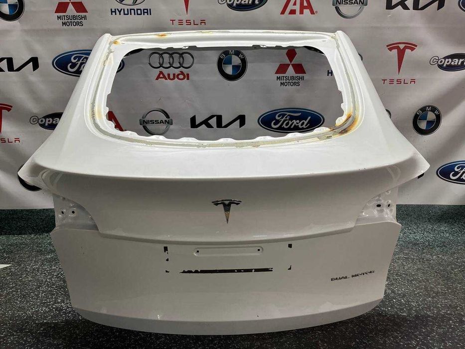 Ляда, Кришка багажнику Tesla Model Y 2020-2024