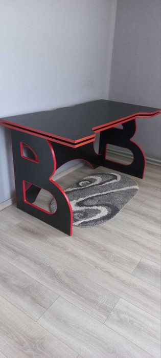 стильний геймерський/комп'ютерний стіл