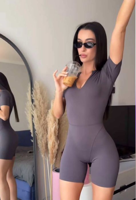 комбінезон спортивних сірого кольору