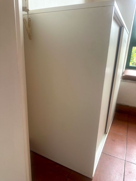 armário vihals (portas deslizantes) da Ikea