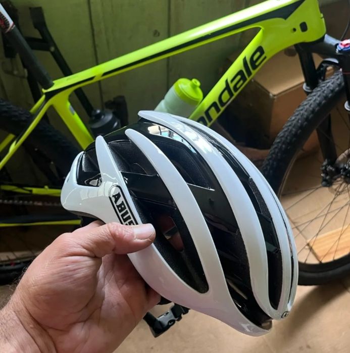 Abus чорний та білий Велосипедний вело шолом шлем MTB гірський горный