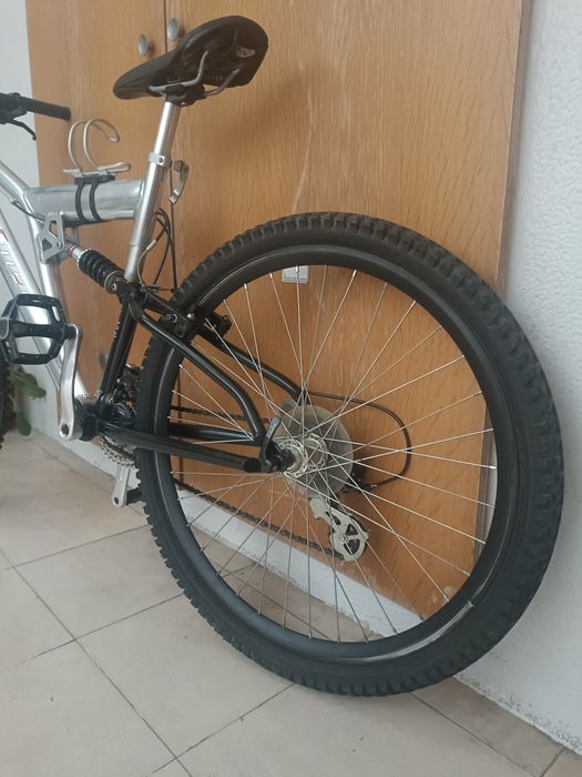 Bicicleta em alumínio