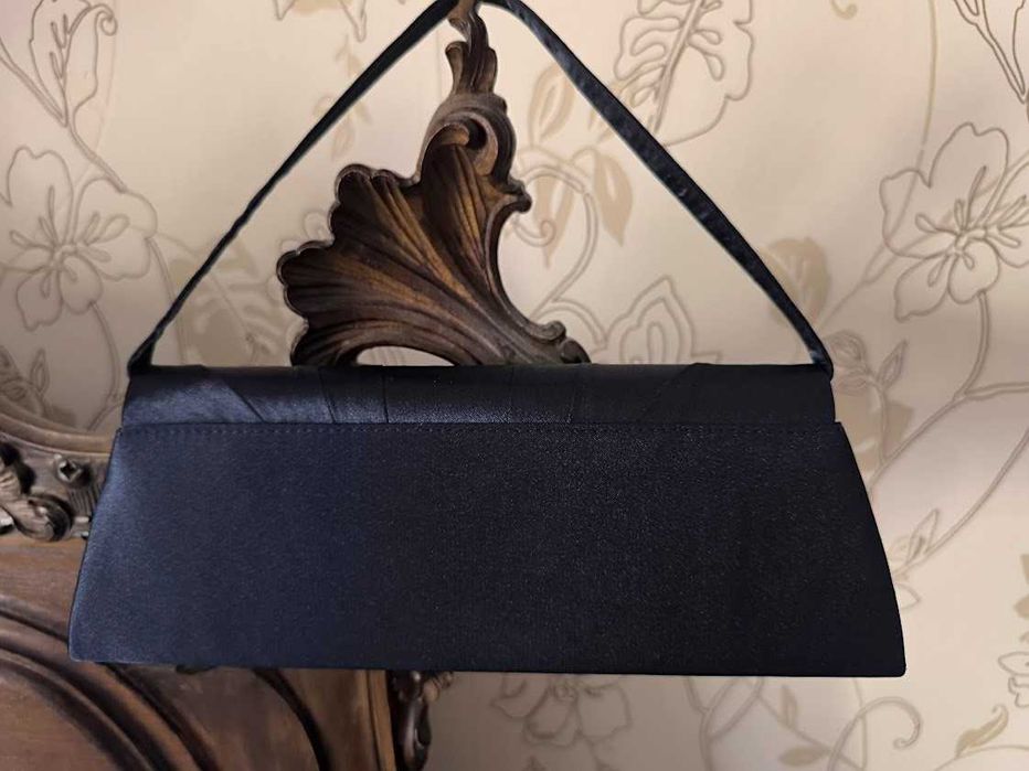 Bolsa Clutch de mão, elegante e feminina e intemporal