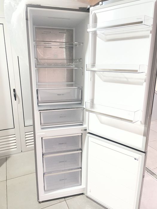 Frigorífico Combinado TEKA RBF 88680 SS (No Frost - 201 cm - 378 L - Inox)