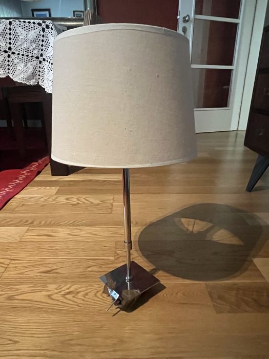 2 candeeiros extensíveis de mesa com abajures