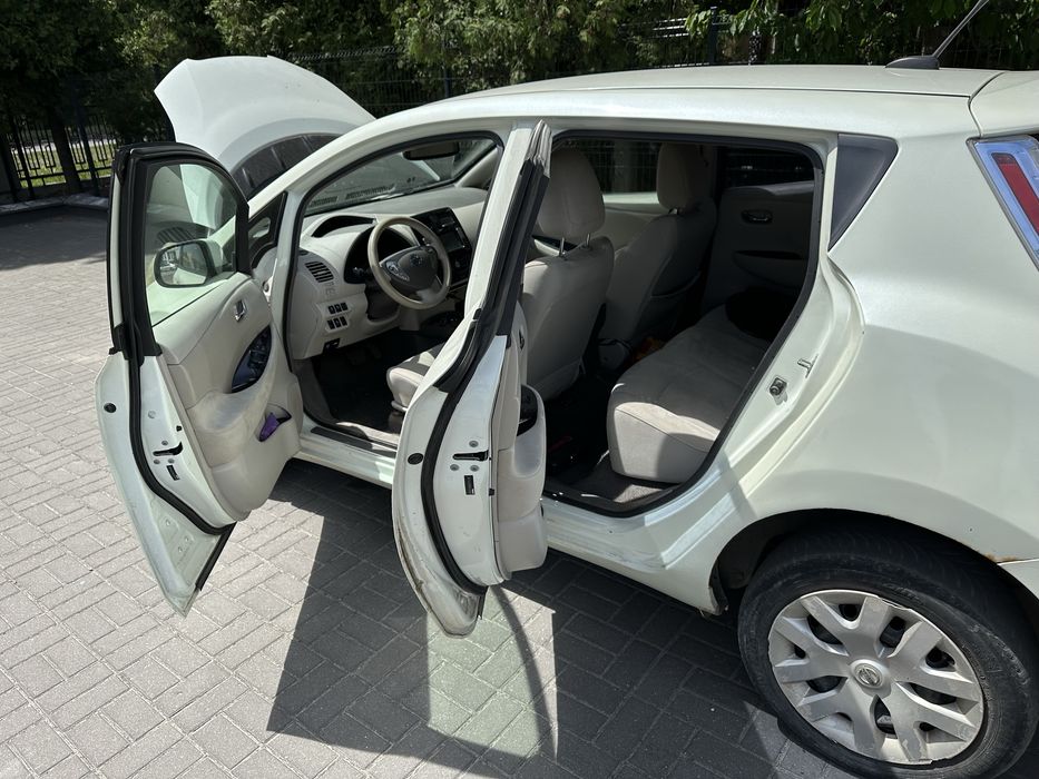 Nissan Leaf 2011, електро, автомат