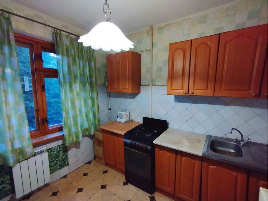 Продам 3х ком квартиру с большой кухней!