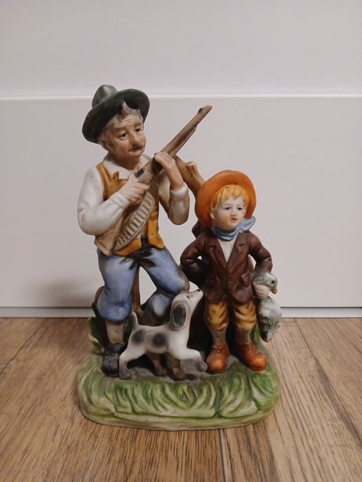 figurka biskwitowa (porcelanowa lub ceramiczna), najczęściej wytwarzana w drugiej połowie XX wieku.