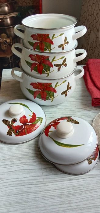 Набор эмалированных кастрюль