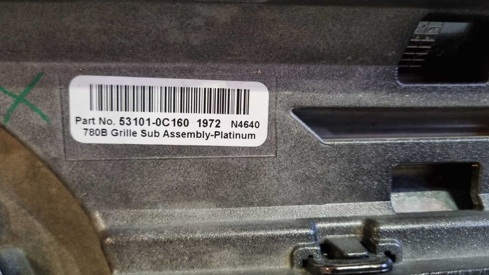 Zderzak Grill przedni / Toyota Tundra 22-25r / 53101-0C160