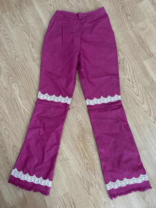 różowe jeansy vintage z wysokim stanem