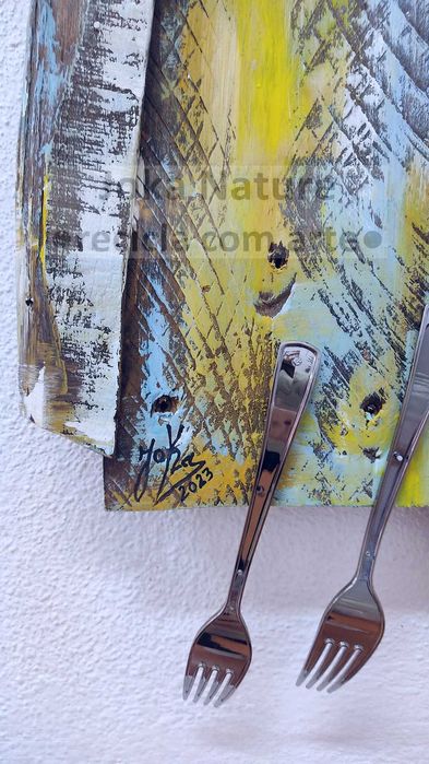 Peça em madeira 100% artesanal e materiais reciclados (83x33cm)