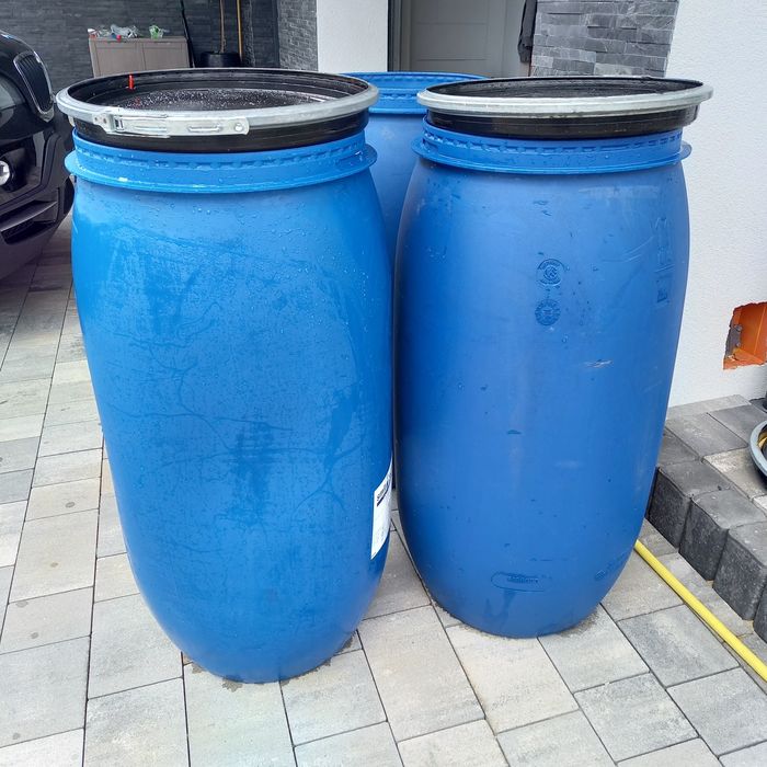 Beczki plastikowe 140l z pokrywą