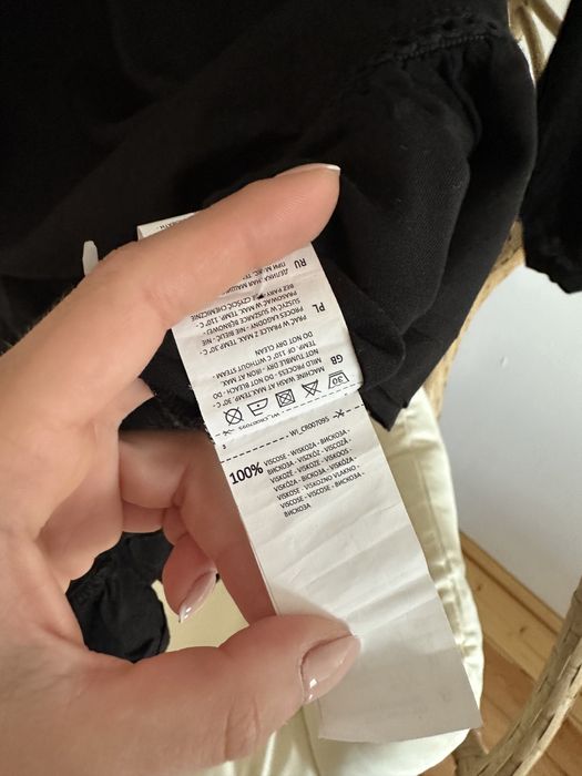 Czarna sukienka cropp S