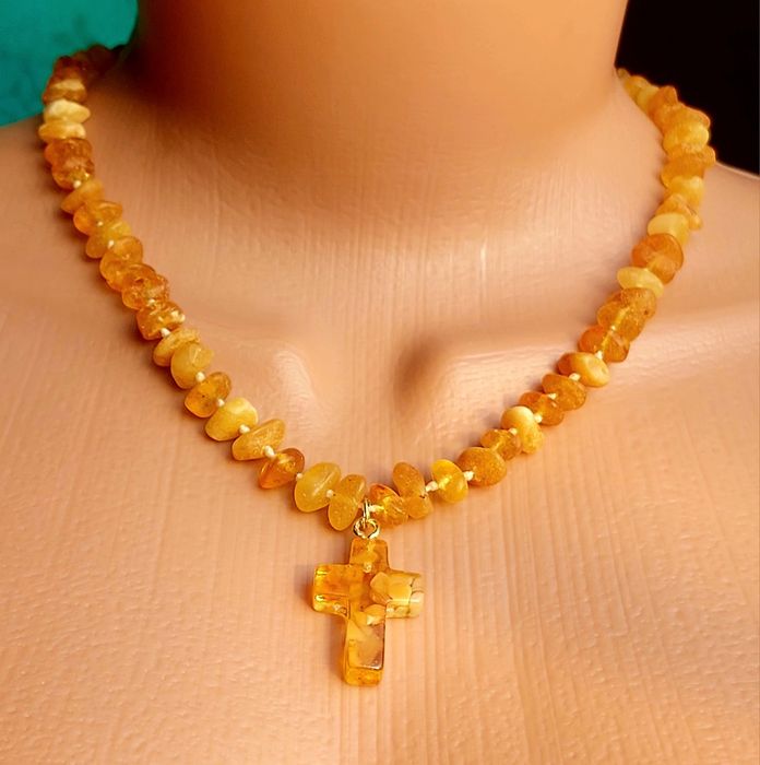 Вишукане янтарне кольє, изящные лечебные янтарные бусы