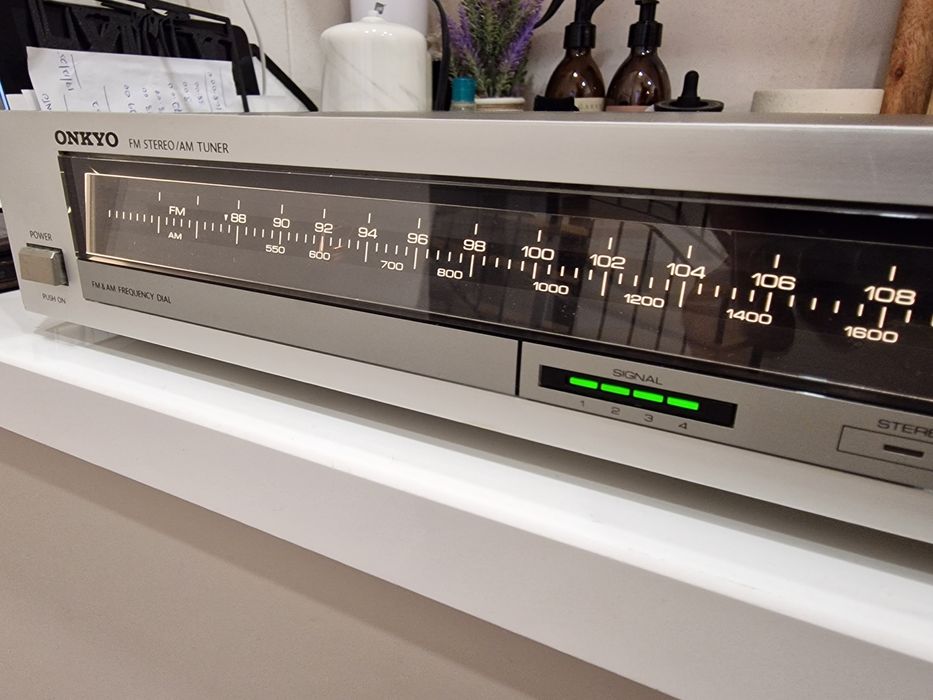 Radio Onkyo modelo T-22 FM/AM Japão