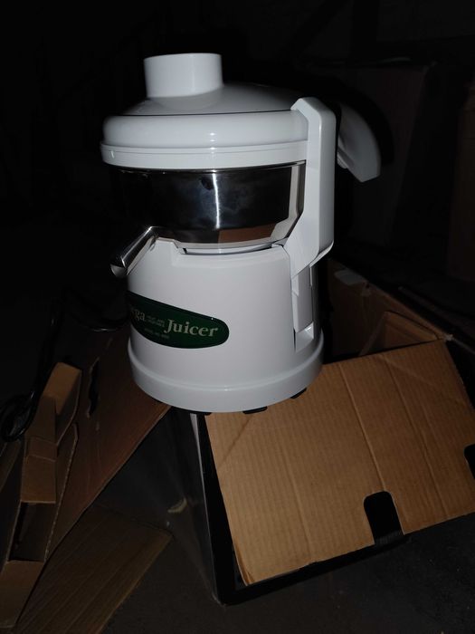 соковижималка OMEGA JUICER 4000
