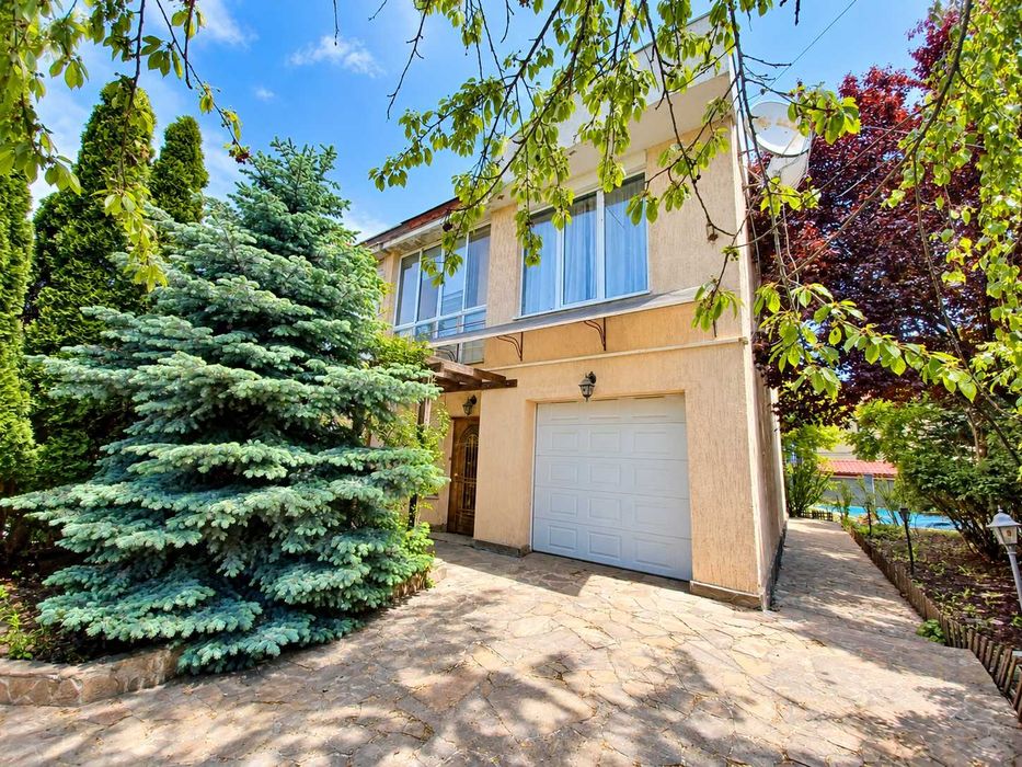 Фонтанка (Одеса)  продам таунхаус 120 м² з басейном, гаражем та садом