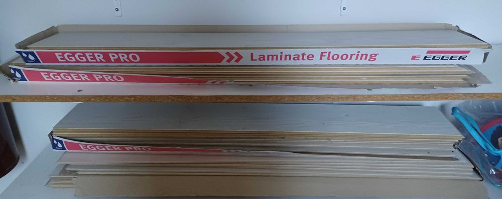 Piso Laminado - Pinho Invery Branco - EGGER PRO - 9,25 m2 - Novo