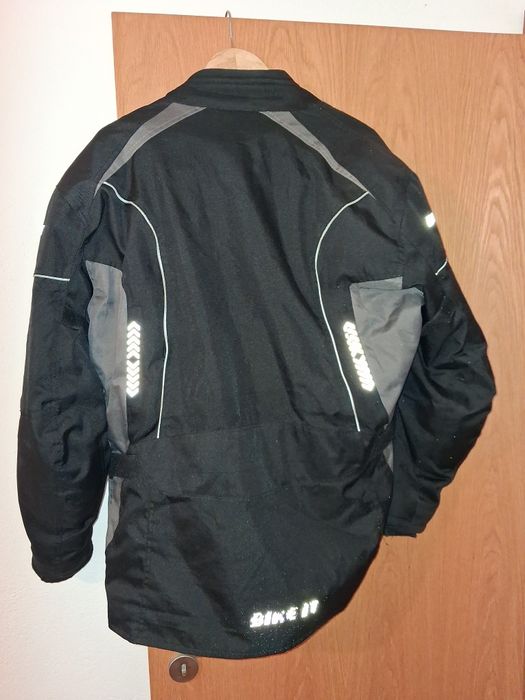 Casaco de mota com proteções e forro térmico (com rasgos)