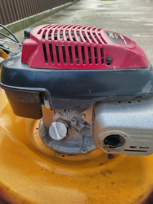 Газонокосарка Honda.