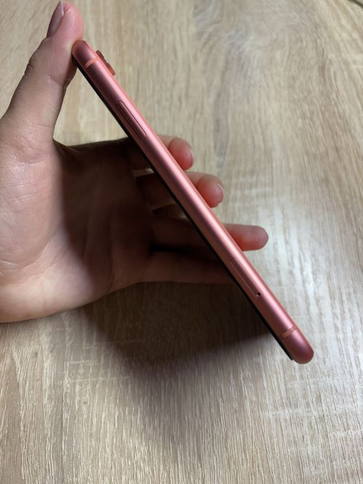 Продам iPhone XR 128