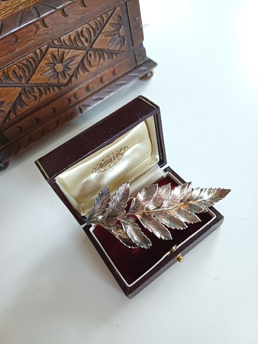 Broszka paproć paprotka listki przypinka biżuteria