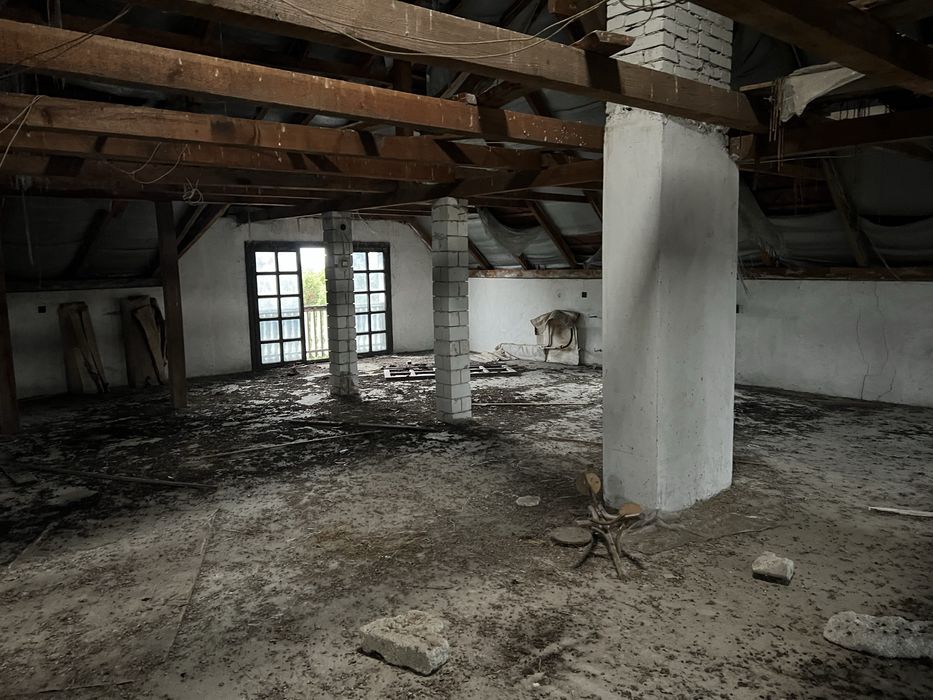 Продаж будинку під бізнес на 20 сотках землі  , у передмісті