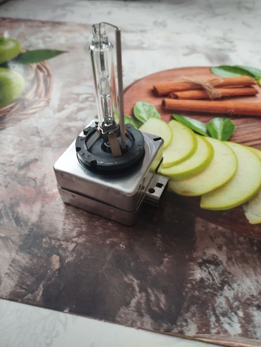 Sprzedam żarówkę Xenon D1S 6000k 35W/85V z trzonkiem firmy maxgear