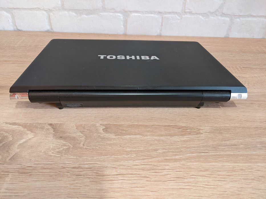Ноут шустрый Toshiba R940 14"  i7 / 8gb / ssd 240 / radeon